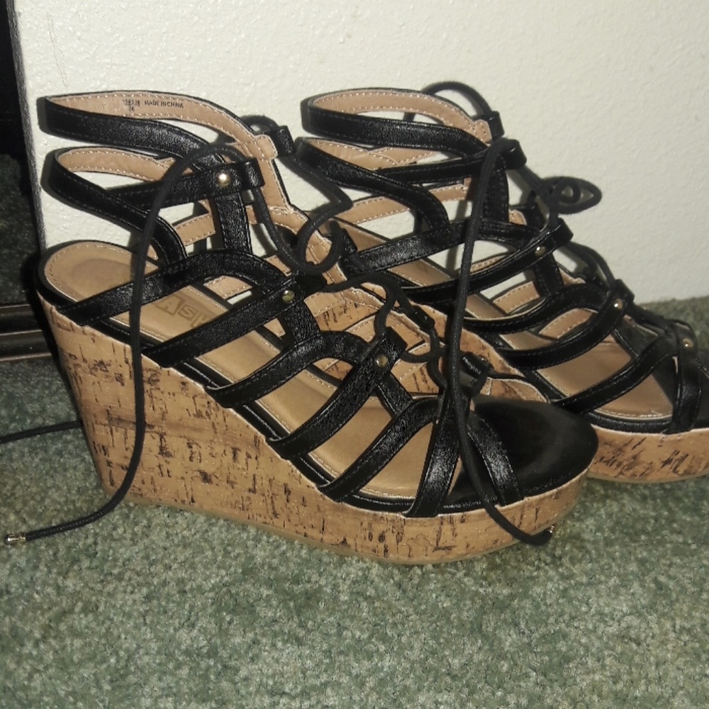 Heels - Picture 3 of 4